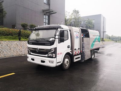 4方東風(fēng)純電動(dòng)護(hù)欄清洗車CL5090GQXBEV